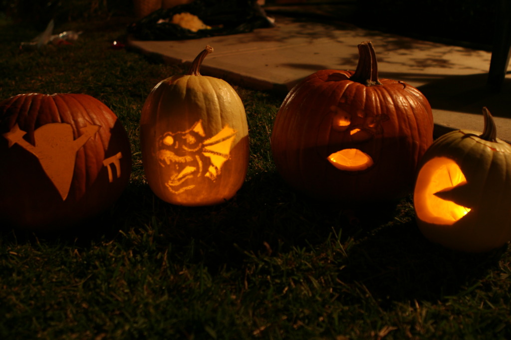 2011/10(October)/Halloween/1024x768_2011-10-31-Halloween-19-pumpkins.JPG
