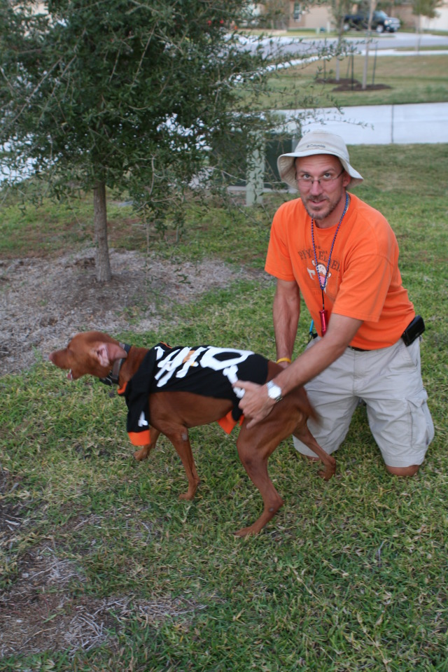 2011/10(October)/Halloween/2011-10-31-Halloween-01-Travis-Bevo.JPG