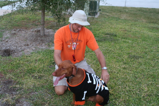 2011/10(October)/Halloween/640x480_2011-10-31-Halloween-03-Travis-Bevo.JPG