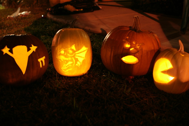 2011-10-31-Halloween-20-pumpkins.JPG