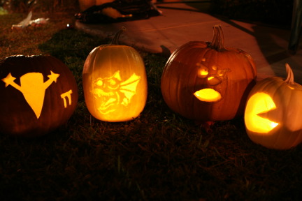 2011-10-31-Halloween-20-pumpkins.JPG