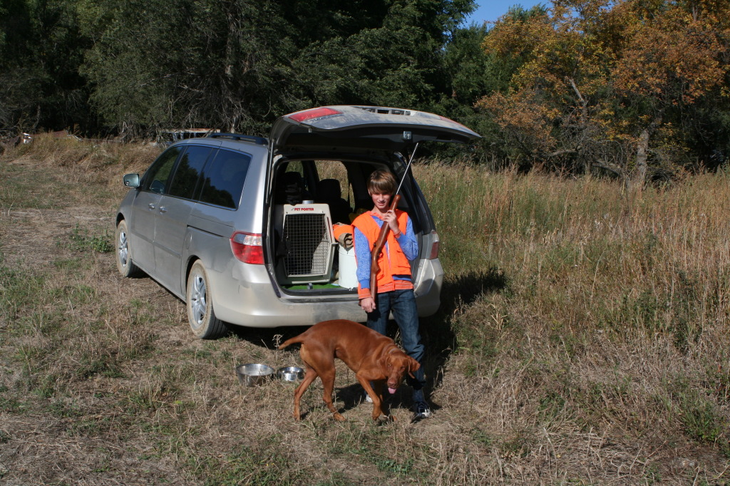 2011/10(October)/South-Dakota-SD/1-Mt-Vernon/Day-1-Hunting/1024x768_2011-10-01-SD-Hunting-02-Chance-Bevo.JPG