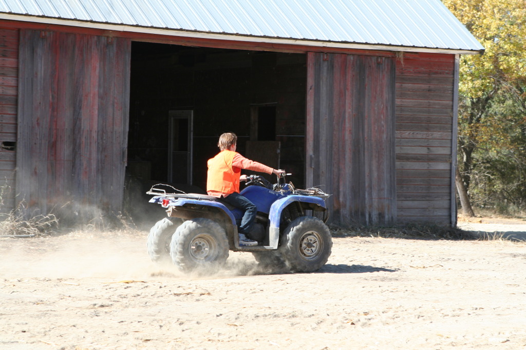 2011/10(October)/South-Dakota-SD/1-Mt-Vernon/Day-1-Hunting/1024x768_2011-10-01-SD-Hunting-41-Chance-10wheeler.JPG