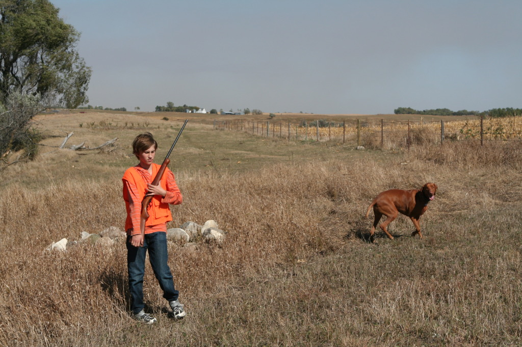 2011/10(October)/South-Dakota-SD/1-Mt-Vernon/Day-1-Hunting/1024x768_2011-10-01-SD-Hunting-53-Chance-Bevo.JPG