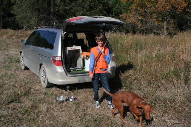 2011/10(October)/South-Dakota-SD/1-Mt-Vernon/Day-1-Hunting/2011-10-01-SD-Hunting-01-Chance-Bevo.JPG