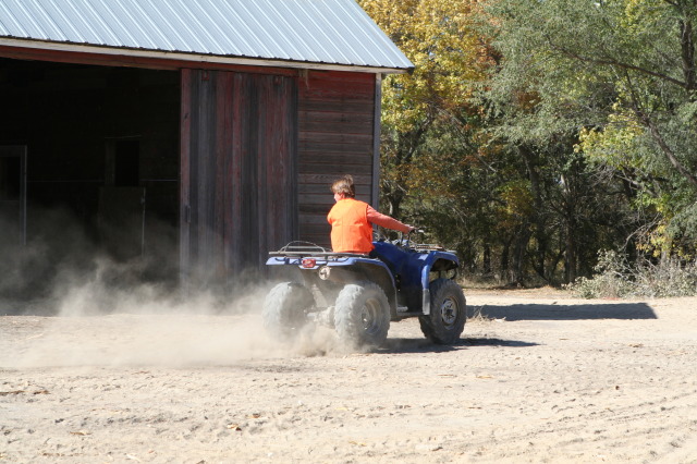 2011/10(October)/South-Dakota-SD/1-Mt-Vernon/Day-1-Hunting/640x480_2011-10-01-SD-Hunting-41-Chance-11wheeler.JPG