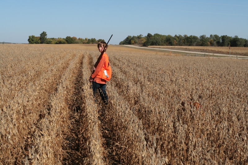 2011/10(October)/South-Dakota-SD/1-Mt-Vernon/Day-1-Hunting/800x600_2011-10-01-SD-Hunting-25-Chance-Bevo.JPG