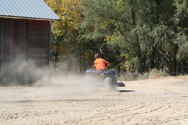 2011/10(October)/South-Dakota-SD/1-Mt-Vernon/Day-1-Hunting/800x600_2011-10-01-SD-Hunting-41-Chance-12wheeler.JPG