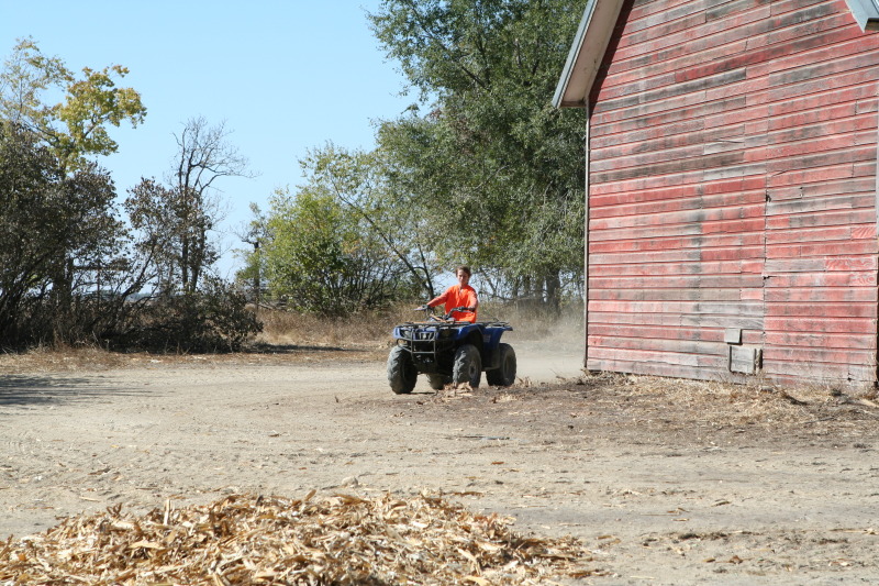 2011/10(October)/South-Dakota-SD/1-Mt-Vernon/Day-1-Hunting/800x600_2011-10-01-SD-Hunting-41-Chance-4wheeler.JPG