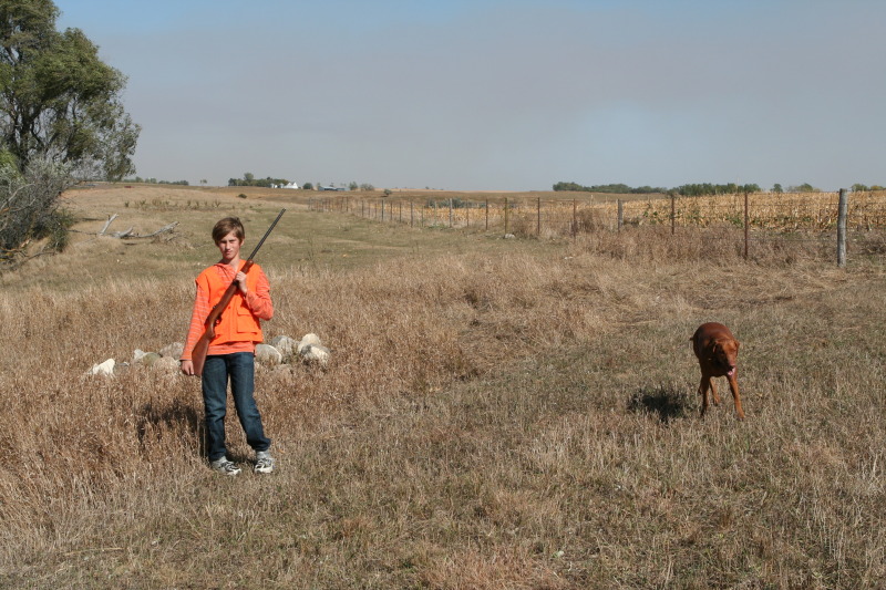 2011/10(October)/South-Dakota-SD/1-Mt-Vernon/Day-1-Hunting/800x600_2011-10-01-SD-Hunting-54-Chance-Bevo.JPG