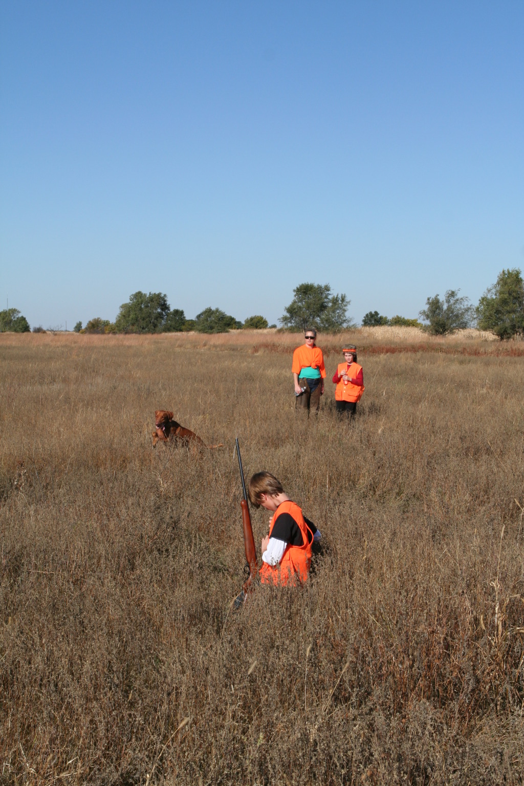 2011/10(October)/South-Dakota-SD/1-Mt-Vernon/Day-2-Hunting/1024x768_2011-10-02-SD-Hunting-19-Suzi-Dax-Chance.JPG