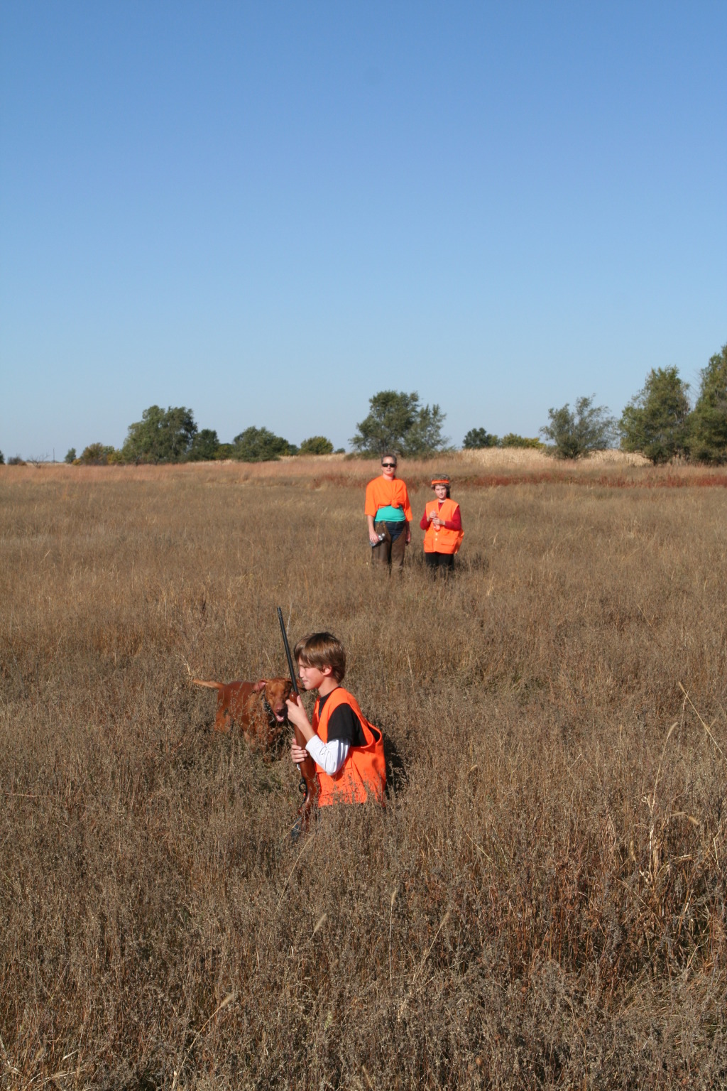 2011/10(October)/South-Dakota-SD/1-Mt-Vernon/Day-2-Hunting/1024x768_2011-10-02-SD-Hunting-21-Suzi-Dax-Chance.JPG