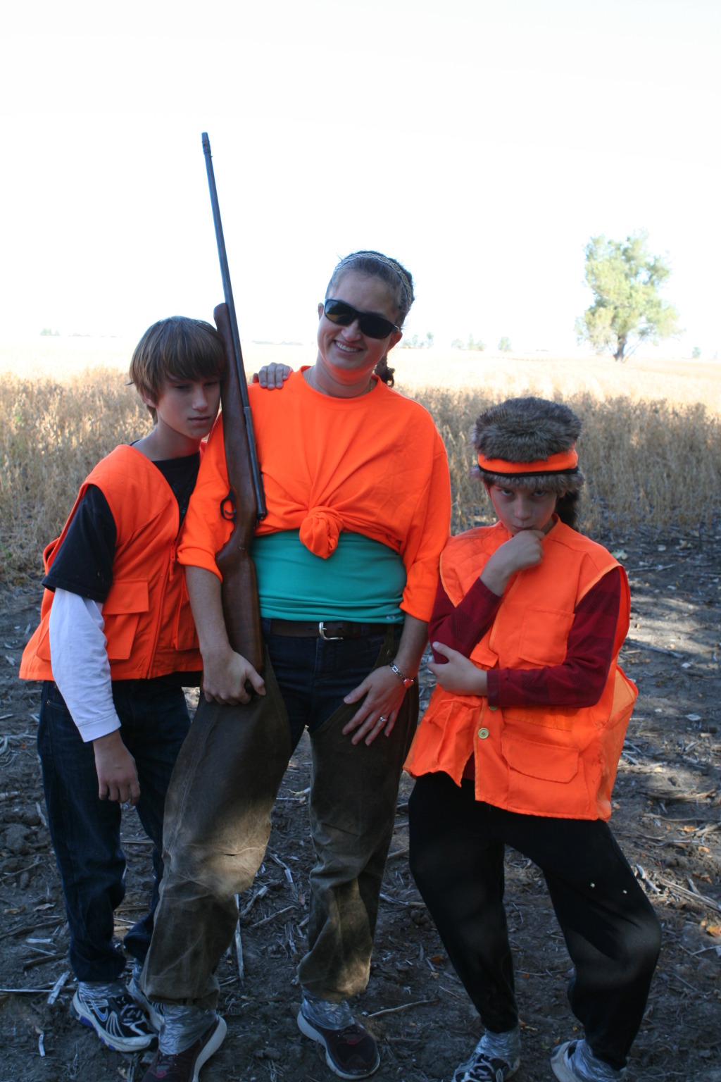 2011/10(October)/South-Dakota-SD/1-Mt-Vernon/Day-2-Hunting/1024x768_2011-10-02-SD-Hunting-30-Suzi-Dax-Chance.JPG
