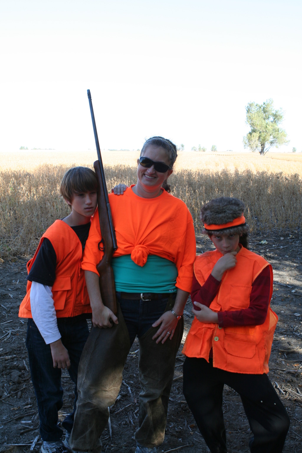 2011/10(October)/South-Dakota-SD/1-Mt-Vernon/Day-2-Hunting/1024x768_2011-10-02-SD-Hunting-32-Suzi-Dax-Chance.JPG
