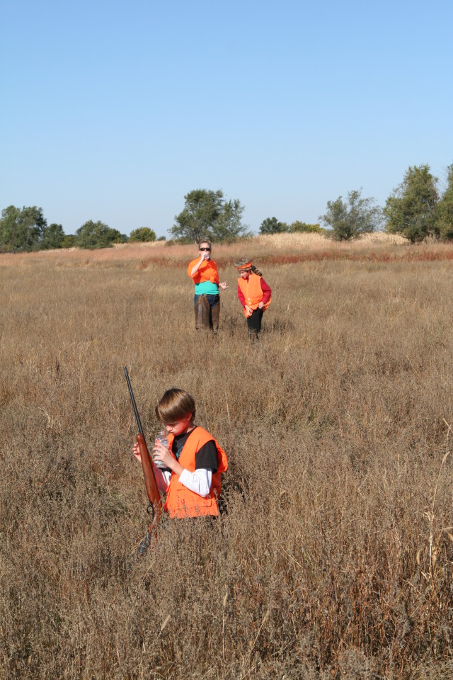 2011/10(October)/South-Dakota-SD/1-Mt-Vernon/Day-2-Hunting/640x480_2011-10-02-SD-Hunting-16-Suzi-Dax-Chance.JPG