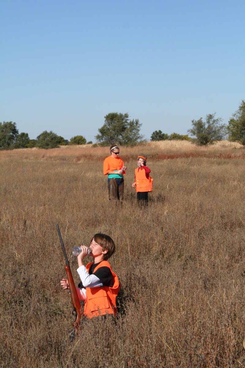 2011/10(October)/South-Dakota-SD/1-Mt-Vernon/Day-2-Hunting/800x600_2011-10-02-SD-Hunting-17-Suzi-Dax-Chance.JPG