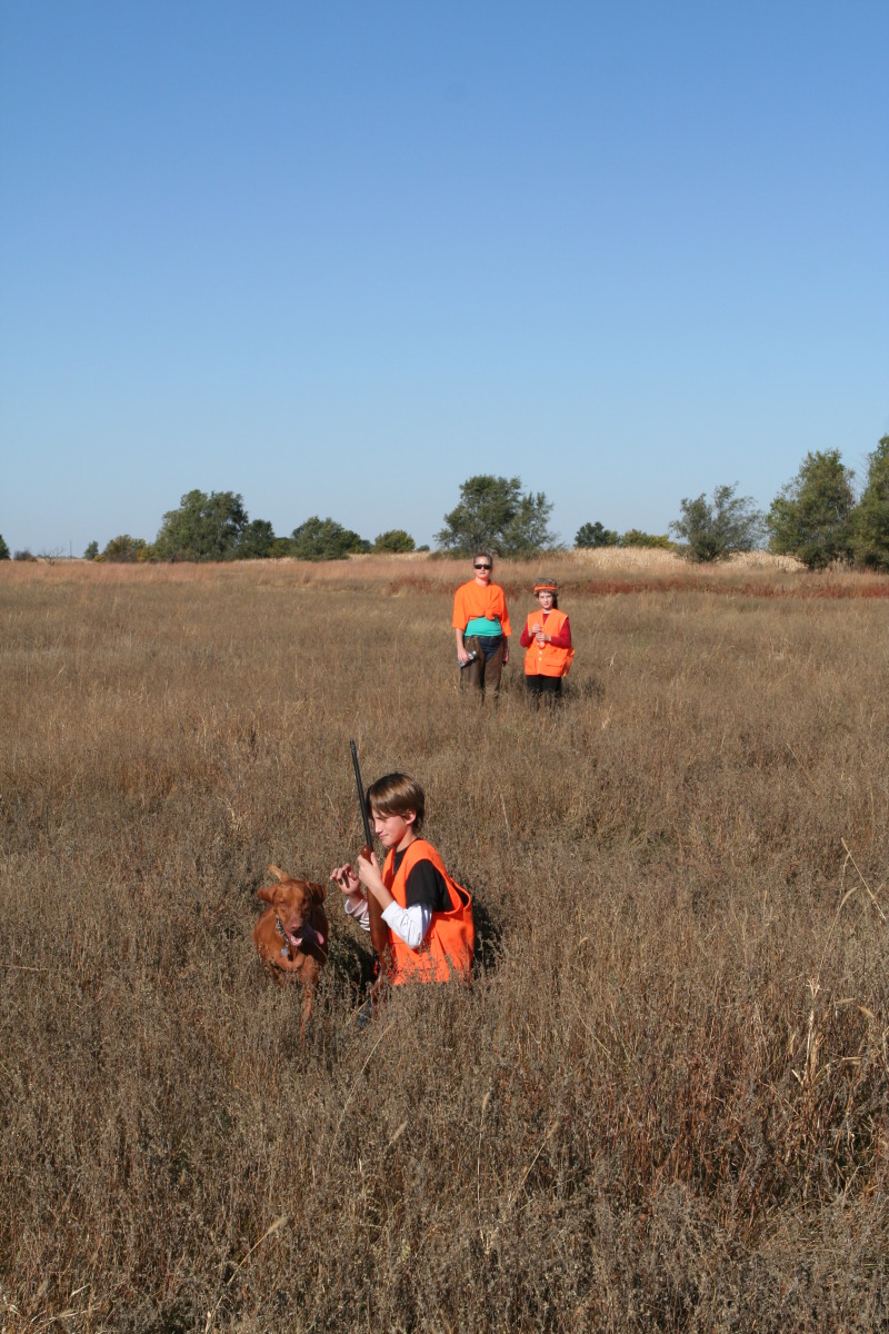 2011/10(October)/South-Dakota-SD/1-Mt-Vernon/Day-2-Hunting/800x600_2011-10-02-SD-Hunting-23-Suzi-Dax-Chance.JPG