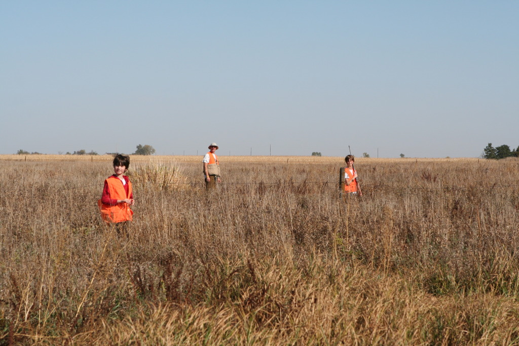 2011/10(October)/South-Dakota-SD/1-Mt-Vernon/Day-3-Hunting/1024x768_2011-10-03-SD-Hunting-10-Dax-Chance-Travis.JPG