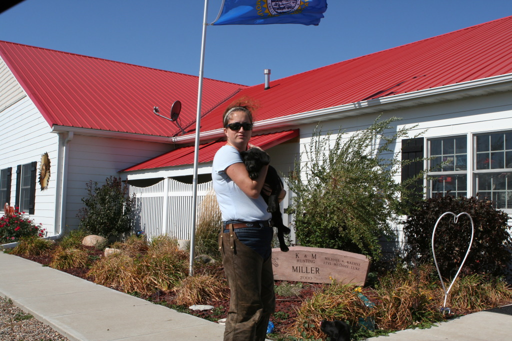 2011/10(October)/South-Dakota-SD/1-Mt-Vernon/Day-3-Hunting/1024x768_2011-10-03-SD-Hunting-17-Suzi-GOOD.JPG