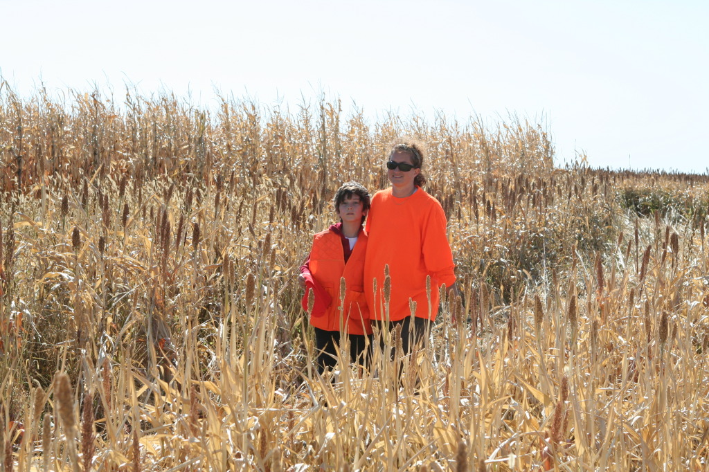 2011/10(October)/South-Dakota-SD/1-Mt-Vernon/Day-3-Hunting/1024x768_2011-10-03-SD-Hunting-34-Dax-Suzi.JPG