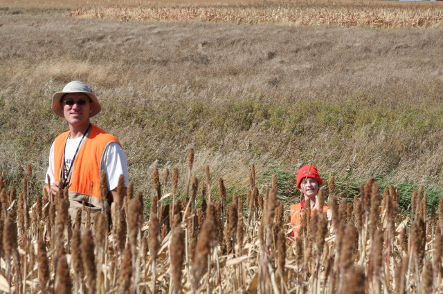 2011/10(October)/South-Dakota-SD/1-Mt-Vernon/Day-3-Hunting/640x480_2011-10-03-SD-Hunting-24-Travis-Dax.JPG