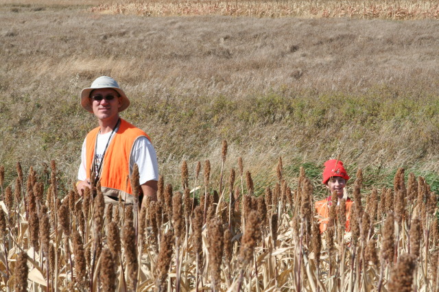 2011/10(October)/South-Dakota-SD/1-Mt-Vernon/Day-3-Hunting/640x480_2011-10-03-SD-Hunting-25-Travis-Dax.JPG