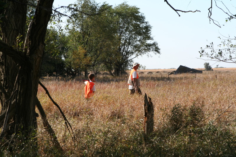 2011/10(October)/South-Dakota-SD/1-Mt-Vernon/Day-3-Hunting/800x600_2011-10-03-SD-Hunting-06-Chance-Travis.JPG