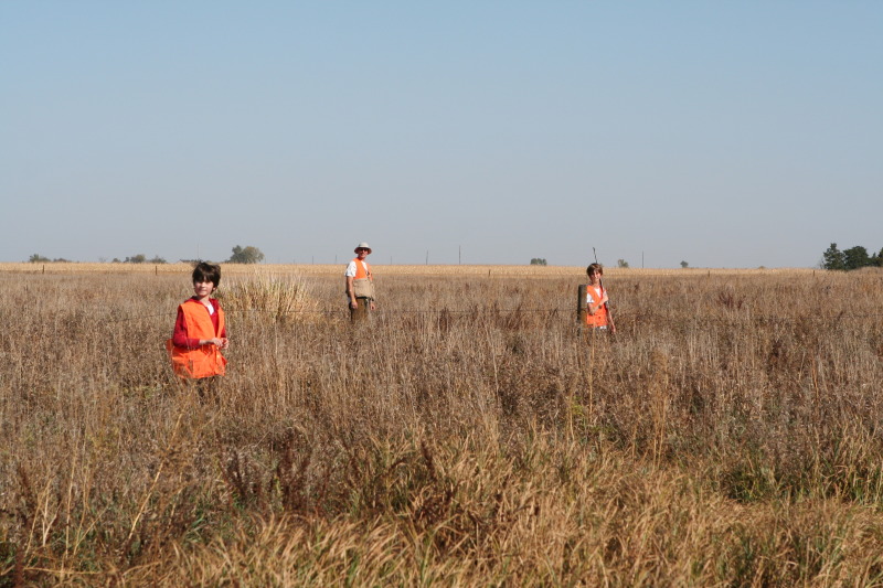 2011/10(October)/South-Dakota-SD/1-Mt-Vernon/Day-3-Hunting/800x600_2011-10-03-SD-Hunting-10-Dax-Chance-Travis.JPG