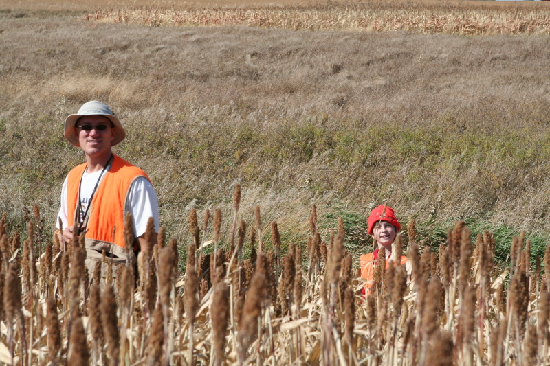2011/10(October)/South-Dakota-SD/1-Mt-Vernon/Day-3-Hunting/800x600_2011-10-03-SD-Hunting-24-Travis-Dax.JPG