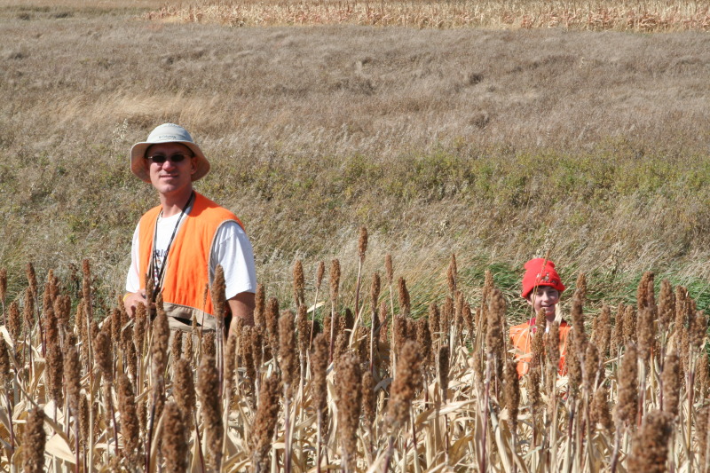 2011/10(October)/South-Dakota-SD/1-Mt-Vernon/Day-3-Hunting/800x600_2011-10-03-SD-Hunting-25-Travis-Dax.JPG