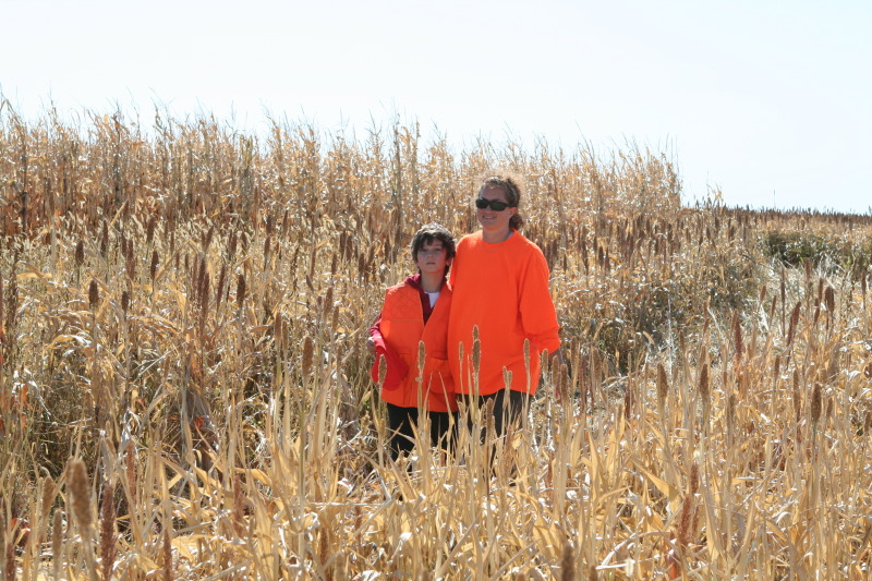2011/10(October)/South-Dakota-SD/1-Mt-Vernon/Day-3-Hunting/800x600_2011-10-03-SD-Hunting-34-Dax-Suzi.JPG