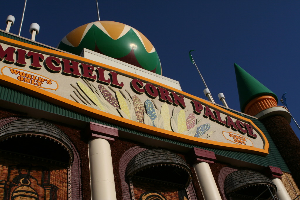 2011/10(October)/South-Dakota-SD/1-Mt-Vernon/Day-4-Pumpkins-Corn-Palace/1024x768_2011-10-04-SD-15-Corn-Palace.JPG