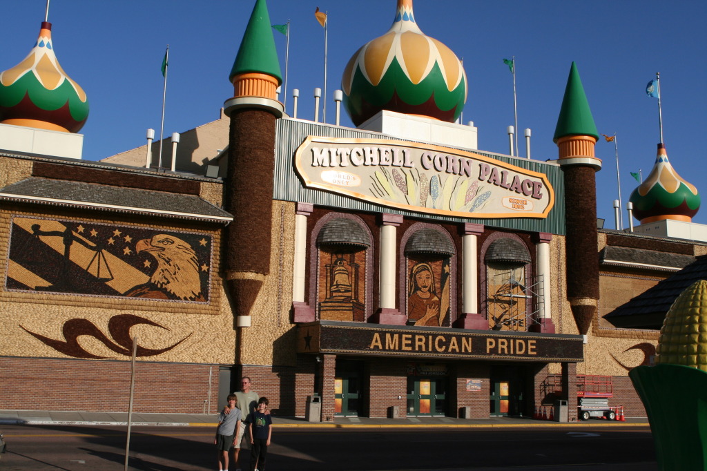 2011-10-04-SD-24-Corn-Palace-Travis-Dax-Chance.JPG