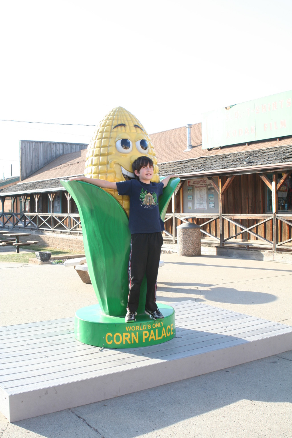 2011-10-04-SD-25-Corn-Palace-Dax.JPG