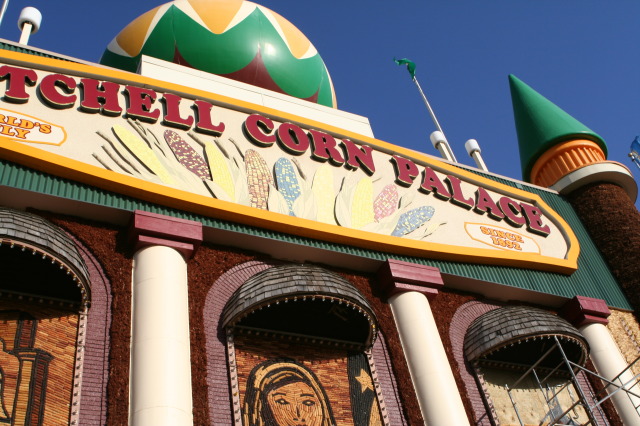 2011/10(October)/South-Dakota-SD/1-Mt-Vernon/Day-4-Pumpkins-Corn-Palace/640x480_2011-10-04-SD-14-Corn-Palace.JPG