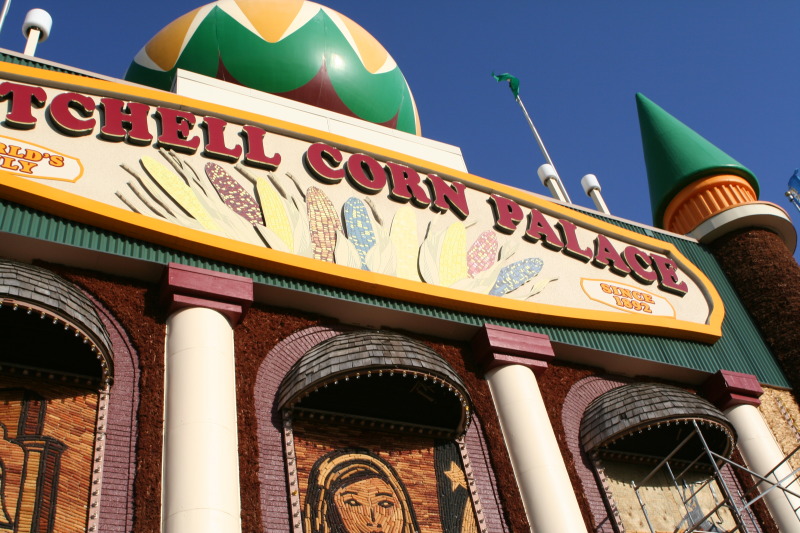 2011/10(October)/South-Dakota-SD/1-Mt-Vernon/Day-4-Pumpkins-Corn-Palace/800x600_2011-10-04-SD-14-Corn-Palace.JPG