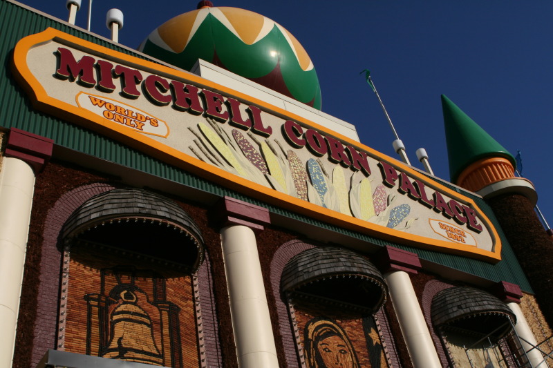 2011/10(October)/South-Dakota-SD/1-Mt-Vernon/Day-4-Pumpkins-Corn-Palace/800x600_2011-10-04-SD-16-Corn-Palace.JPG
