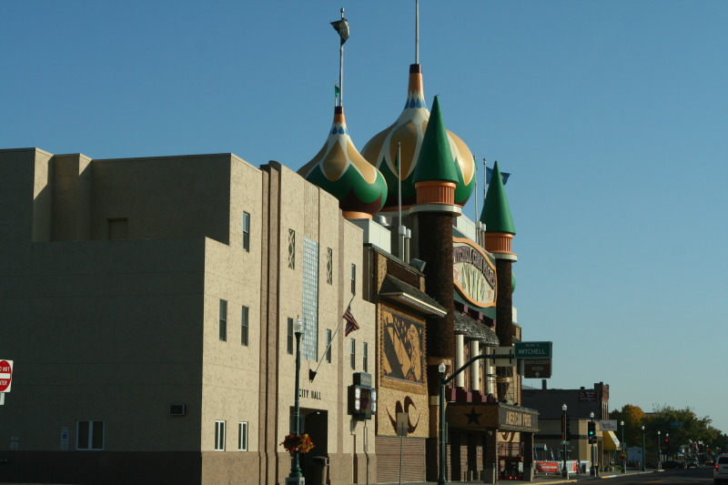 2011/10(October)/South-Dakota-SD/1-Mt-Vernon/Day-4-Pumpkins-Corn-Palace/800x600_2011-10-04-SD-19-Corn-Palace.JPG