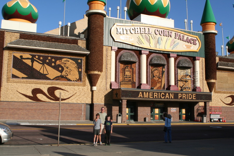 2011/10(October)/South-Dakota-SD/1-Mt-Vernon/Day-4-Pumpkins-Corn-Palace/800x600_2011-10-04-SD-23-Corn-Palace-Chance-Travis-Dax.JPG