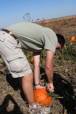 2011-10-04-SD-05-Pumpkin-Patch-Travis.JPG