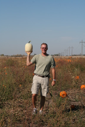 2011-10-04-SD-08-Pumpkin-Patch-Travis-GOOD.JPG