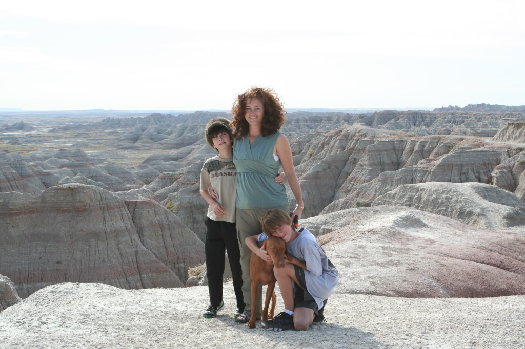 2011/10(October)/South-Dakota-SD/2-Badlands/1024x768_2011-10-05-SD-Badlands-15-Dax-Suzi-Chance-Bevo.JPG