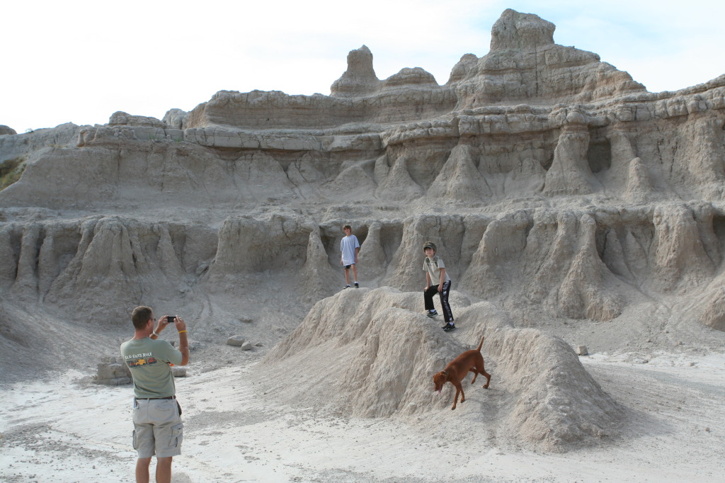 2011/10(October)/South-Dakota-SD/2-Badlands/1024x768_2011-10-05-SD-Badlands-42-Travis-Chance-Dax-Bevo.JPG