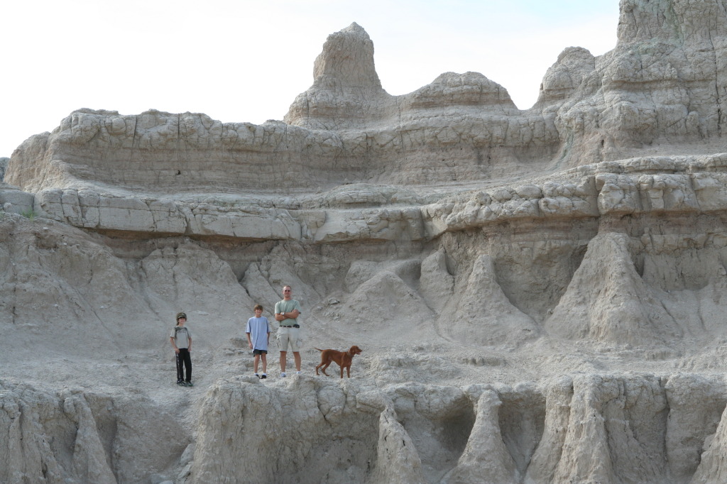 2011/10(October)/South-Dakota-SD/2-Badlands/1024x768_2011-10-05-SD-Badlands-46-Dax-Chance-Travis-Bevo.JPG