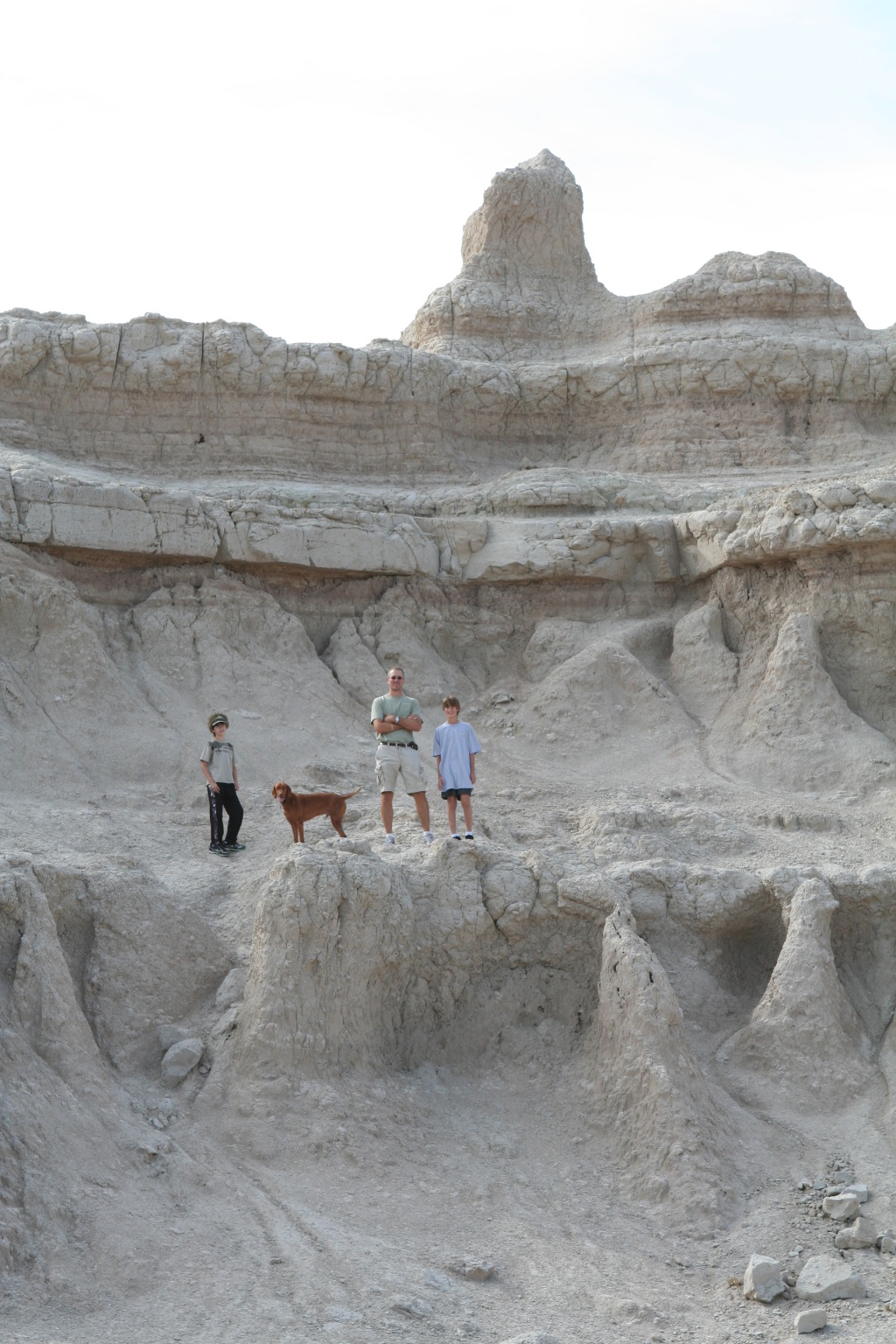 2011/10(October)/South-Dakota-SD/2-Badlands/1024x768_2011-10-05-SD-Badlands-48-Dax-Chance-Travis-Bevo.JPG