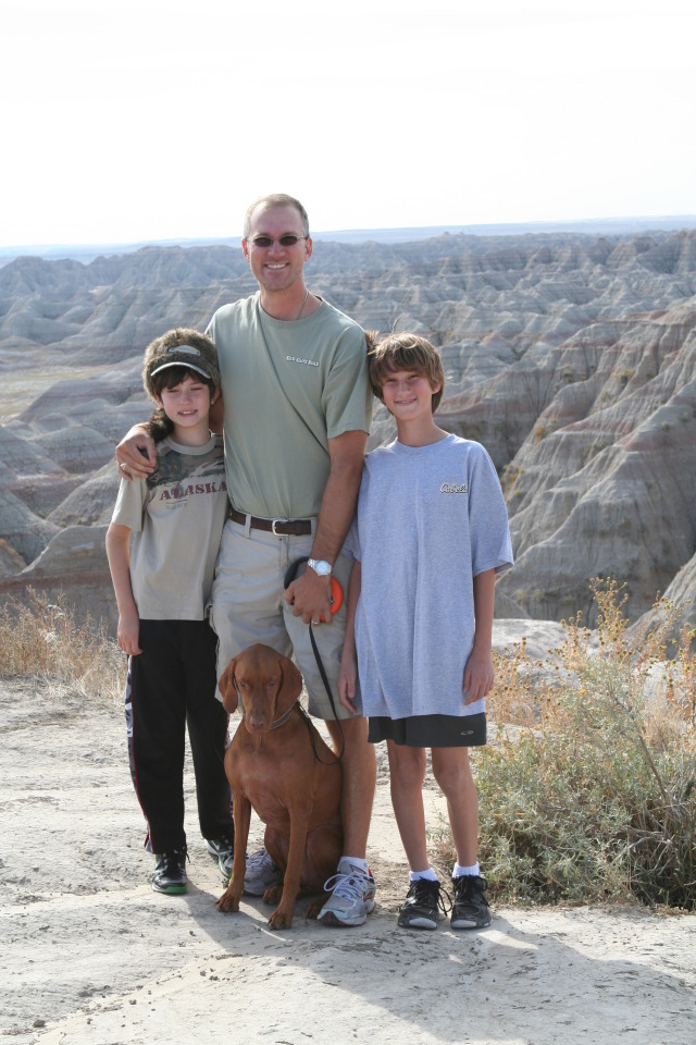 2011/10(October)/South-Dakota-SD/2-Badlands/640x480_2011-10-05-SD-Badlands-04-Dax-Travis-Bevo-Chance.JPG
