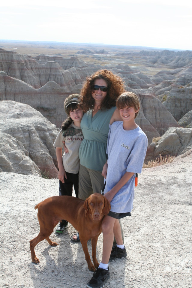 2011/10(October)/South-Dakota-SD/2-Badlands/640x480_2011-10-05-SD-Badlands-13-Dax-Suzi-Chance-Bevo.JPG