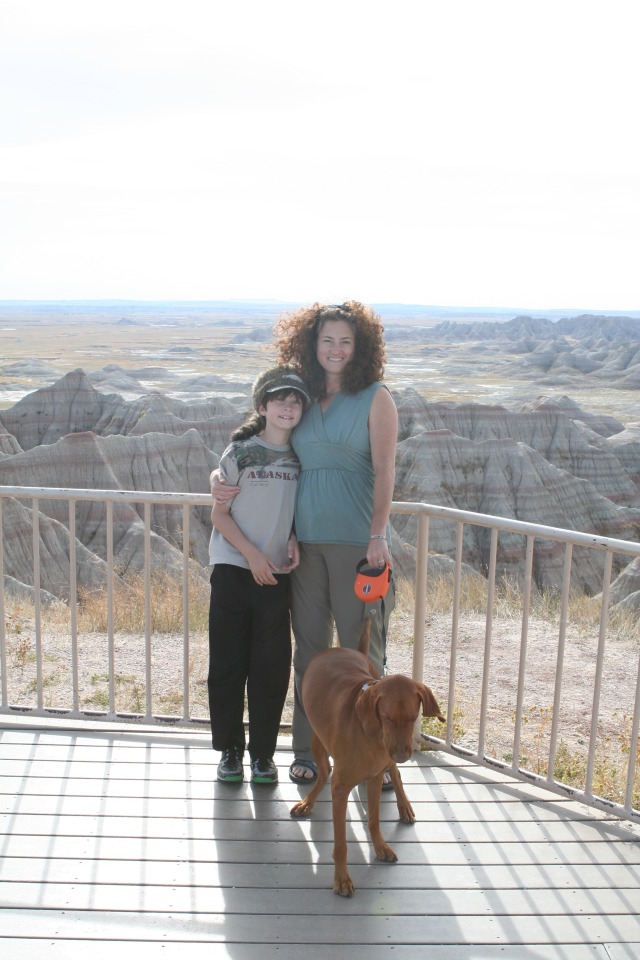 2011/10(October)/South-Dakota-SD/2-Badlands/640x480_2011-10-05-SD-Badlands-24-Dax-Suzi-Bevo.JPG