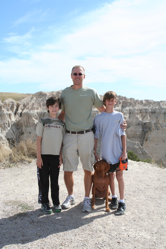 2011/10(October)/South-Dakota-SD/2-Badlands/640x480_2011-10-05-SD-Badlands-93-Dax-Travis-Chance-Bevo.JPG