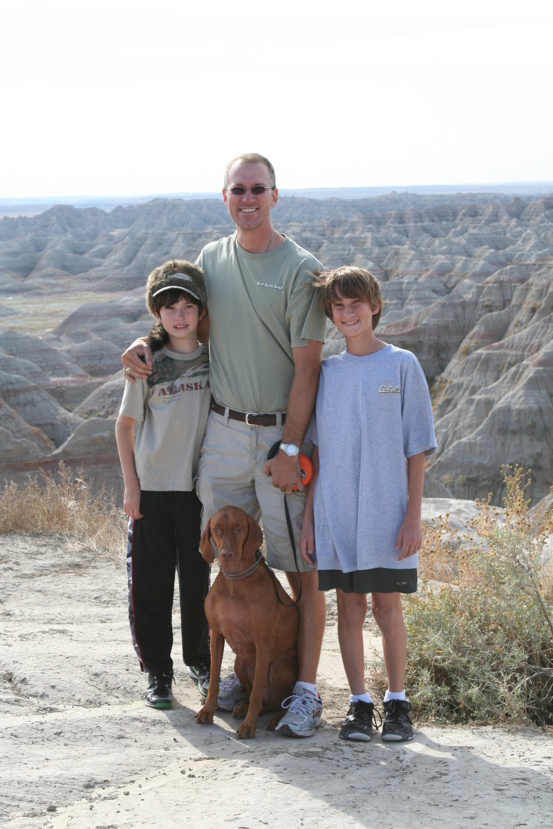 2011/10(October)/South-Dakota-SD/2-Badlands/800x600_2011-10-05-SD-Badlands-06-Dax-Travis-Bevo-Chance.JPG